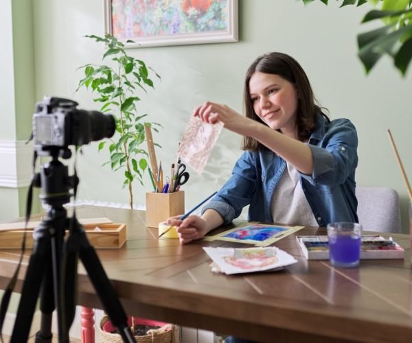 creative-girl-teenager-artist-painting-in-watercolor.jpg